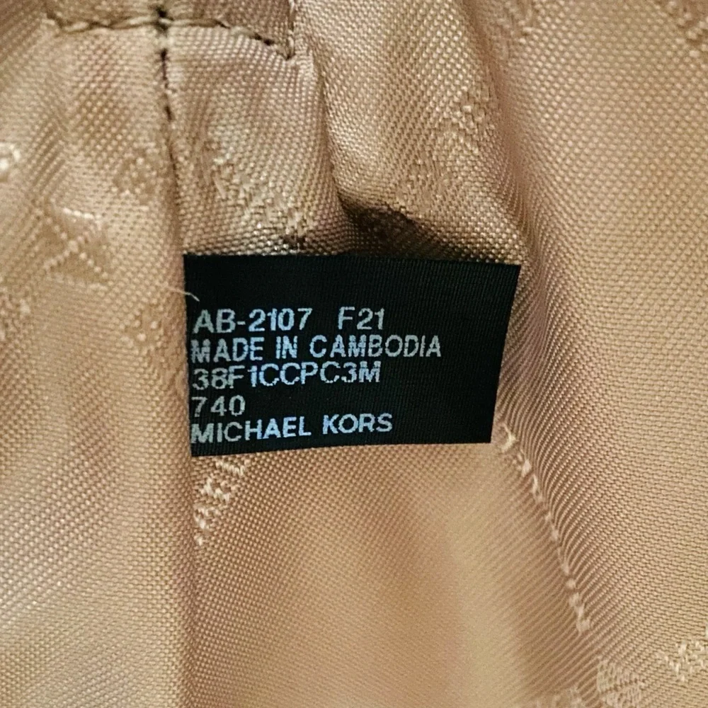 Michael Kors Cindy Large Dome Crossbody - Picture 9 of 13